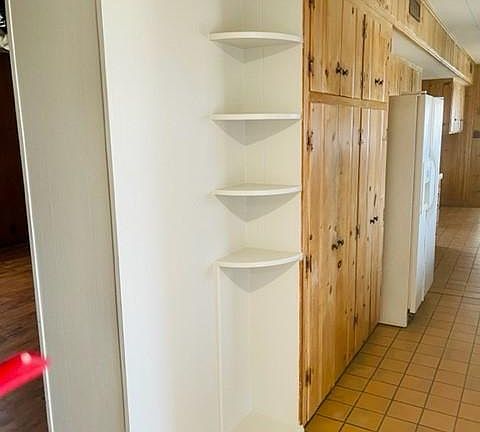 2nd image of 835 Idlewilde Ln