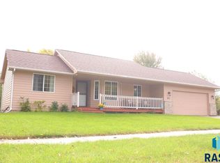 801 E Chestnut St, Harrisburg, SD 57032