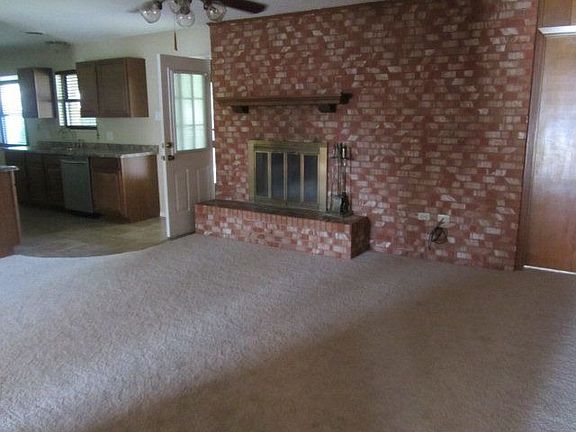 5th image of 3701 Springdale Dr