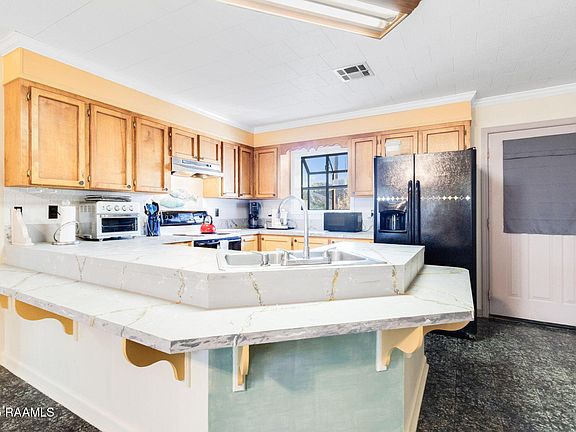 5th image of 151 Mistric St
