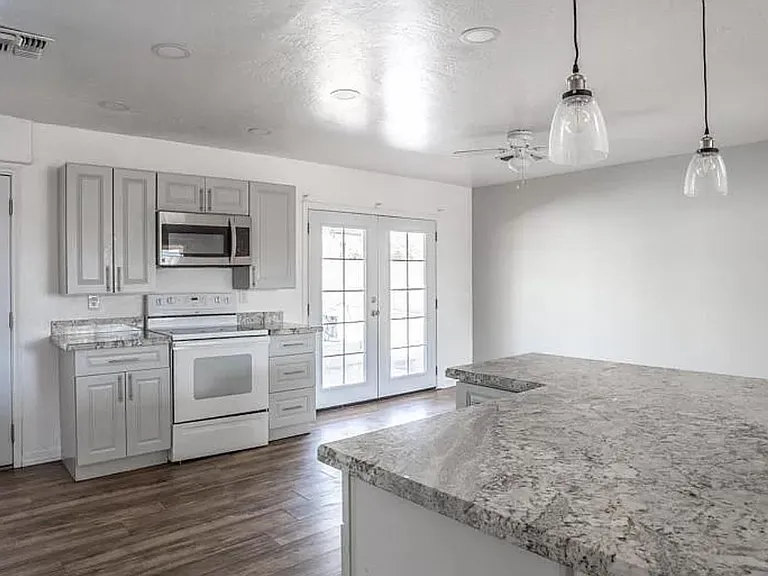 1233 S Hardy Dr — Photo 17