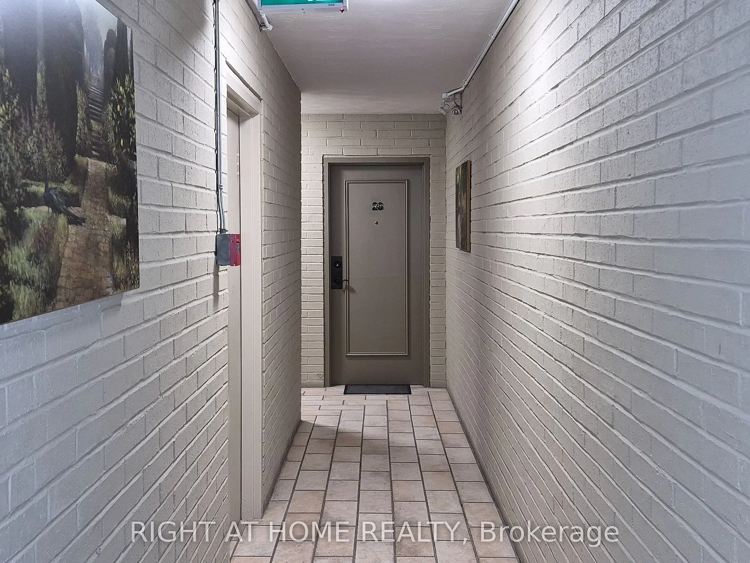 Red Hill Valley Condominiums — Photo 4