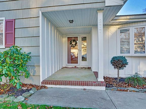 5th image of 277 S Lake Dr