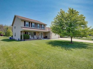 9140 S Carollton Dr, Oak Creek, WI 53154