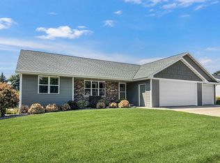 560 Superior Rd, Green Bay, WI 54311