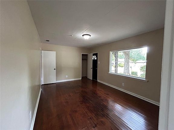 4th image of 2355 Wagner St