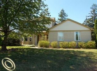 3089 Daley St, Troy, MI 48083