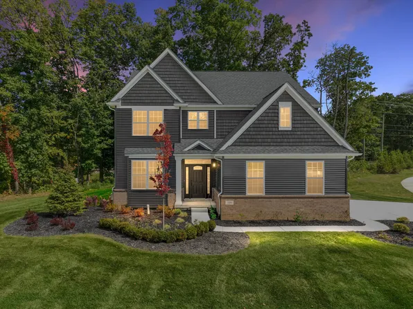 359 Amelia Cir, South Lyon, MI 48178