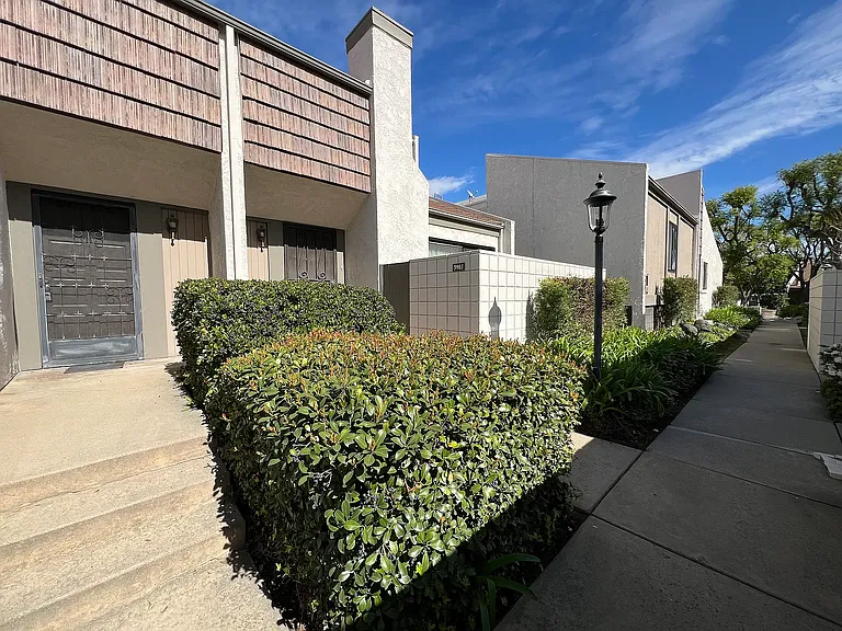 598 W Huntington Dr #K — Photo 32