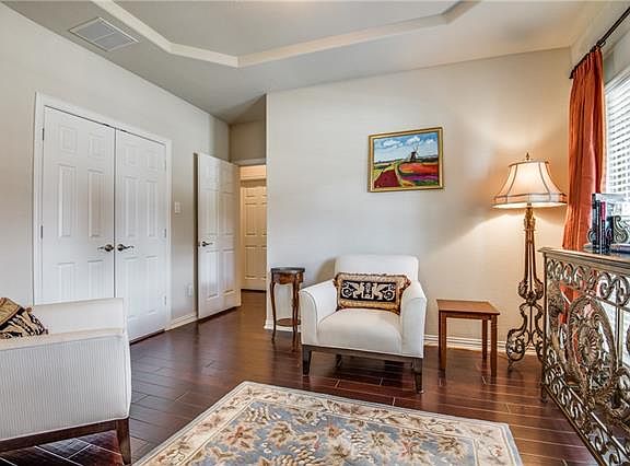 3rd image of 1409 Taylor Ln