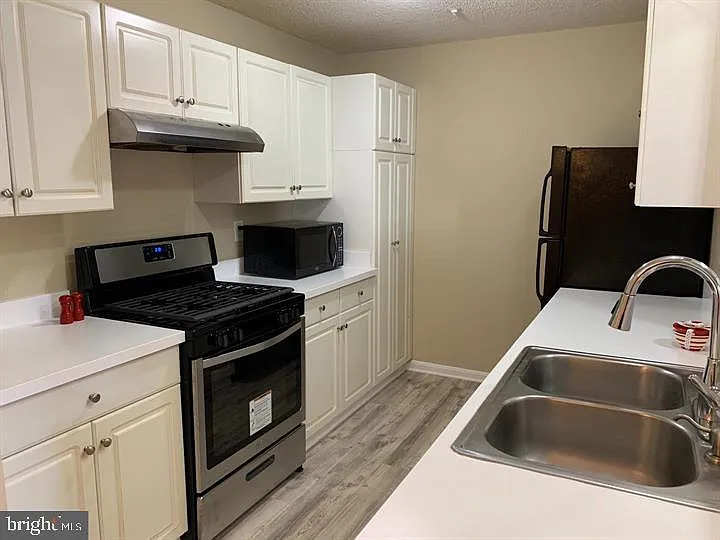 10010 Vanderbilt Cir #5-9 — Photo 10