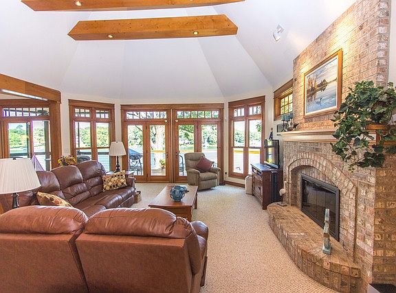 5th image of 857 Holiday Dr