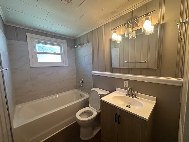 2425 Juniper St — Photo 8