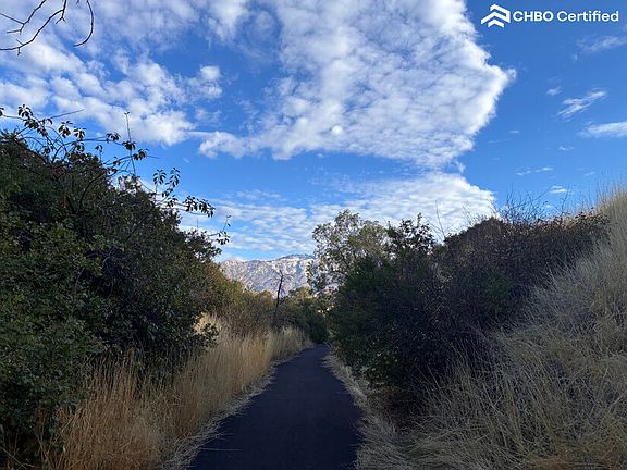 Two minute walk to Murdock Canal Trail