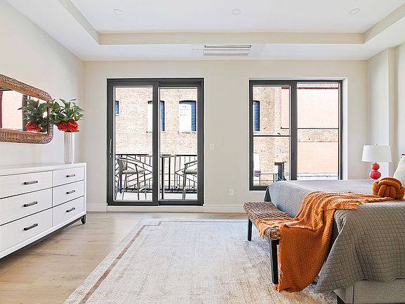 4th image of 1251 Pacific St #3