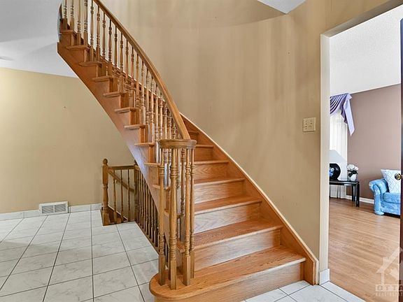 4th image of 109 Amberwood Cres