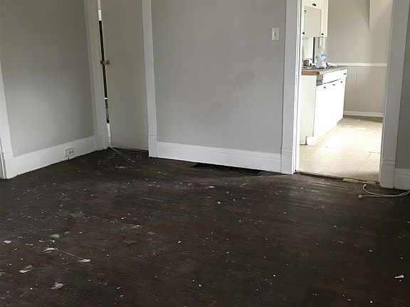 3rd image of 2427 W Ford St
