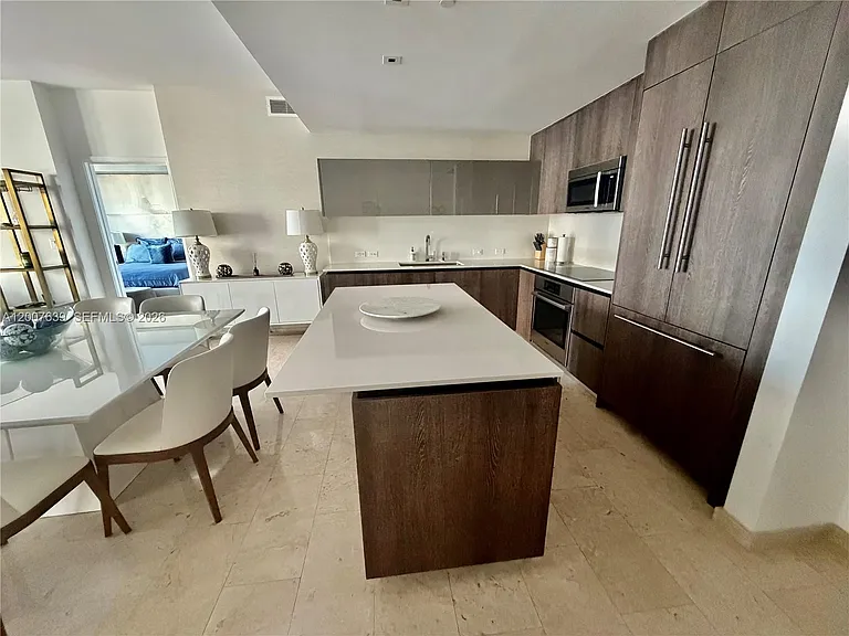 88 SW 7th St #1109 — Photo 16