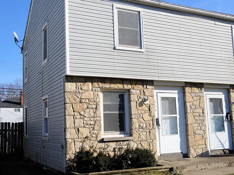 924 S Harris Ave — Photo 1