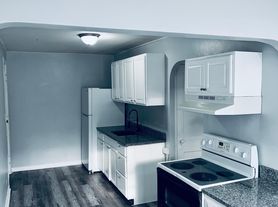 3341 W 105th St, Cleveland, OH