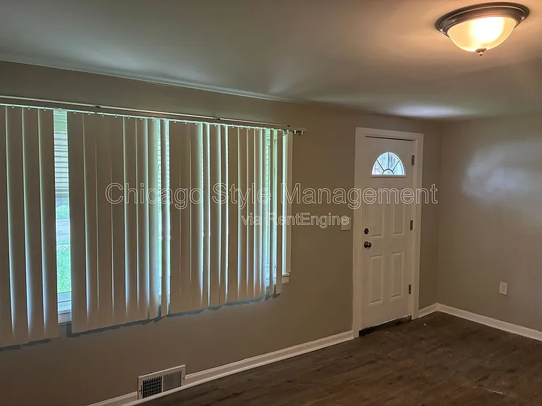 9713 S Oglesby Ave — Photo 13
