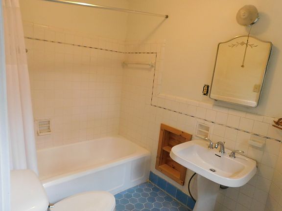 4th image of 500 E 8th St #3