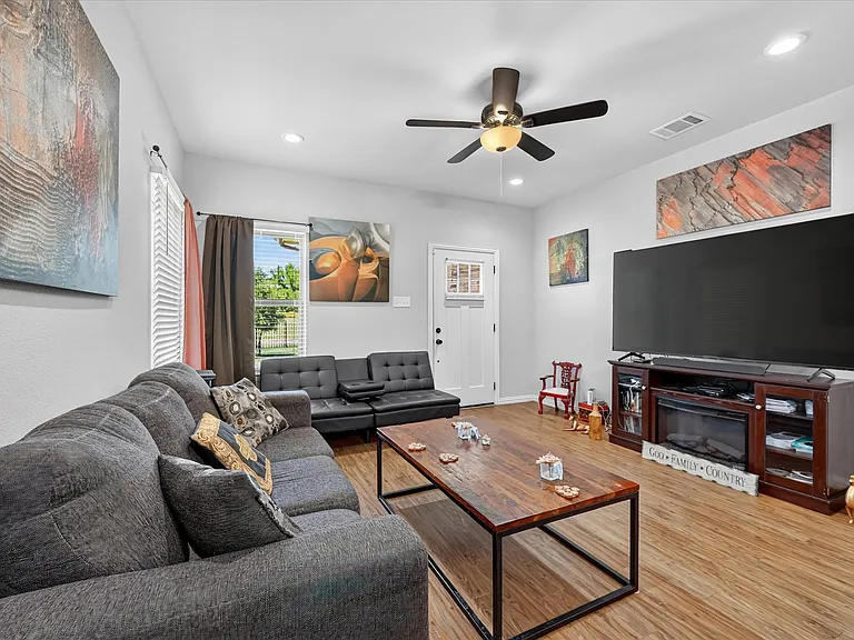 225 Sante Fe St — Photo 4