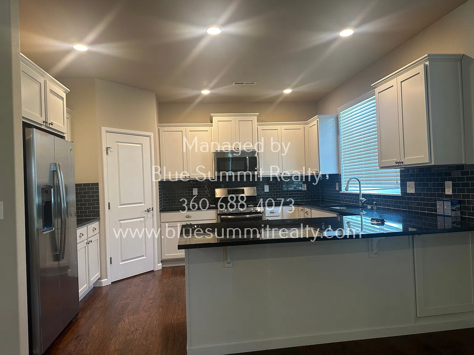 3 bed, 2.5 bath, 2327 sqft, $2,995 — Photo 4