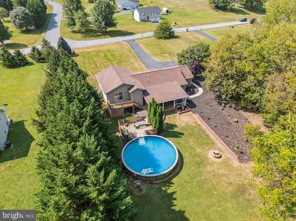 431 Canterbury Dr, Martinsburg, WV 25403