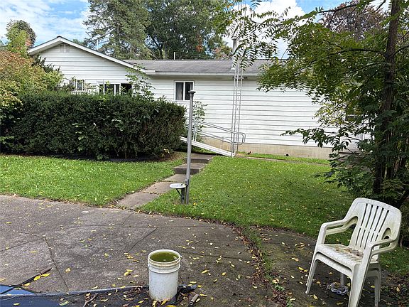 5th image of 292 N Main St