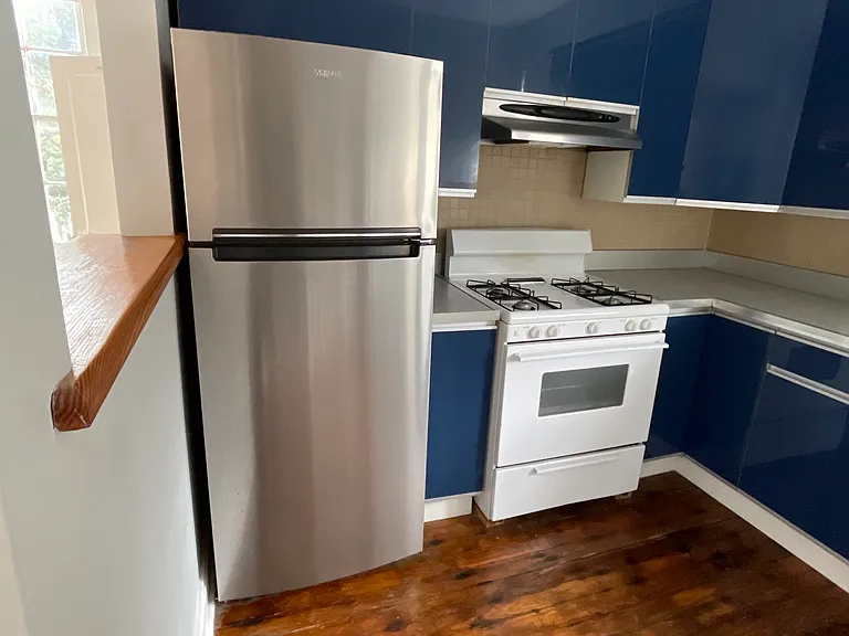 122 E Jones St #2 — Photo 3