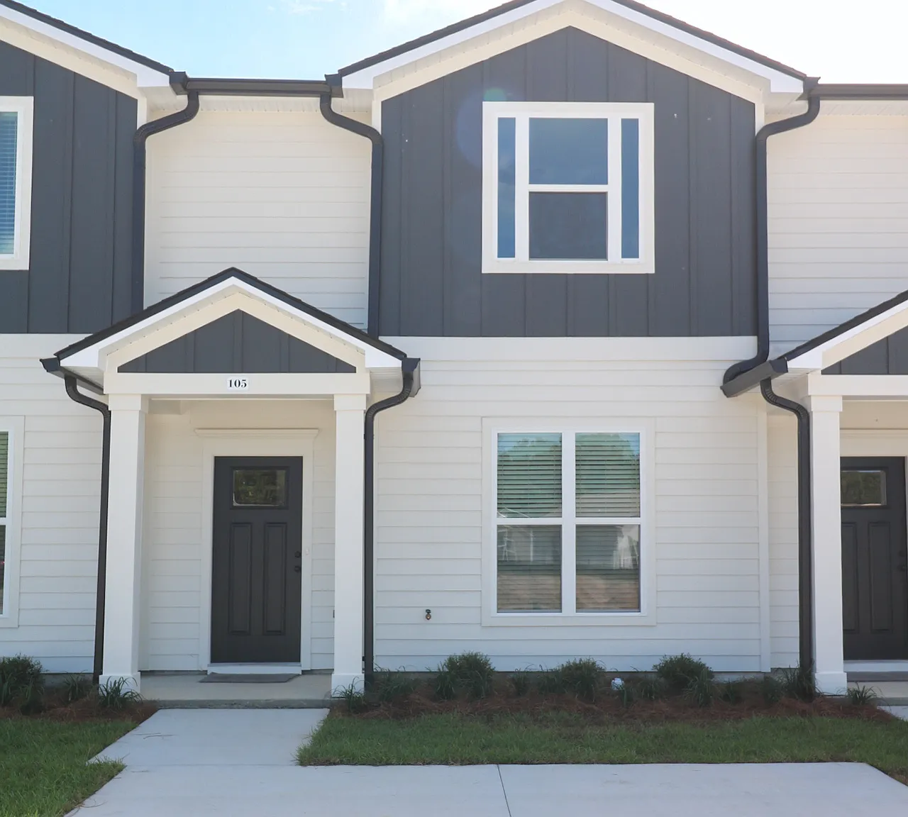 3Bed/3bath Available Now! — Photo 2