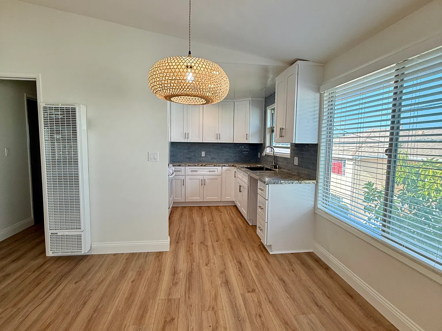 2 bed, 1100 sqft, $3,500 — Photo 2