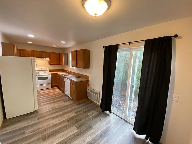 1504 N Brook Ct — Photo 6