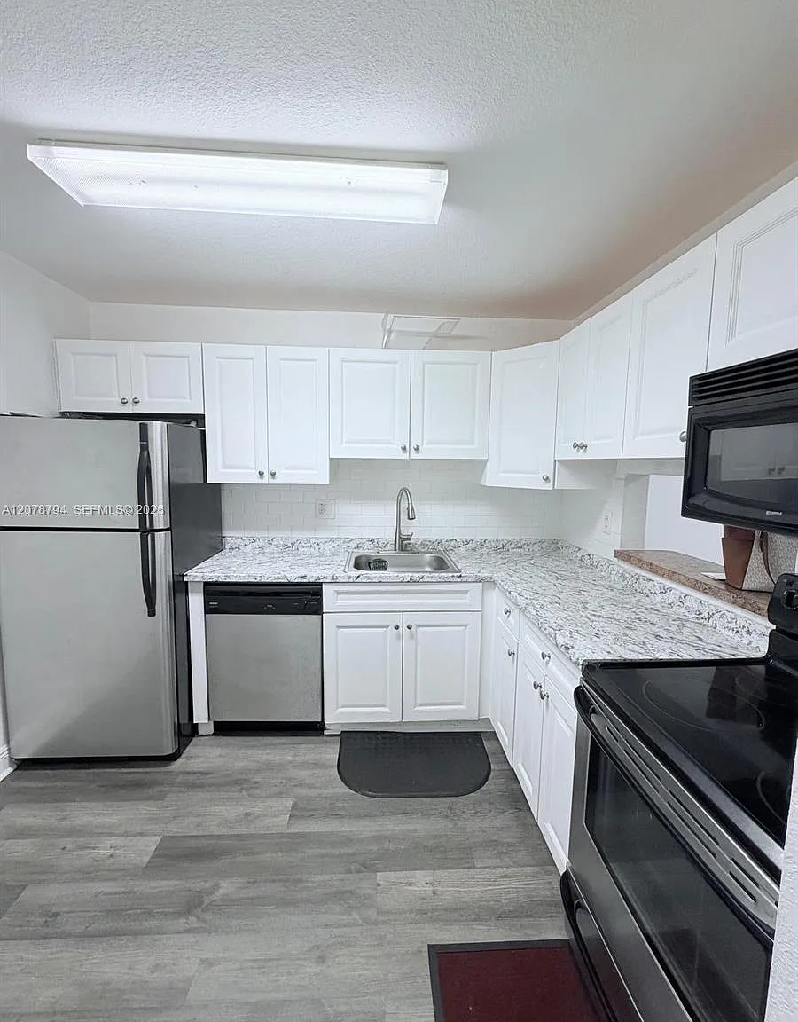 Doral Gardens Ii Condo — Photo 1