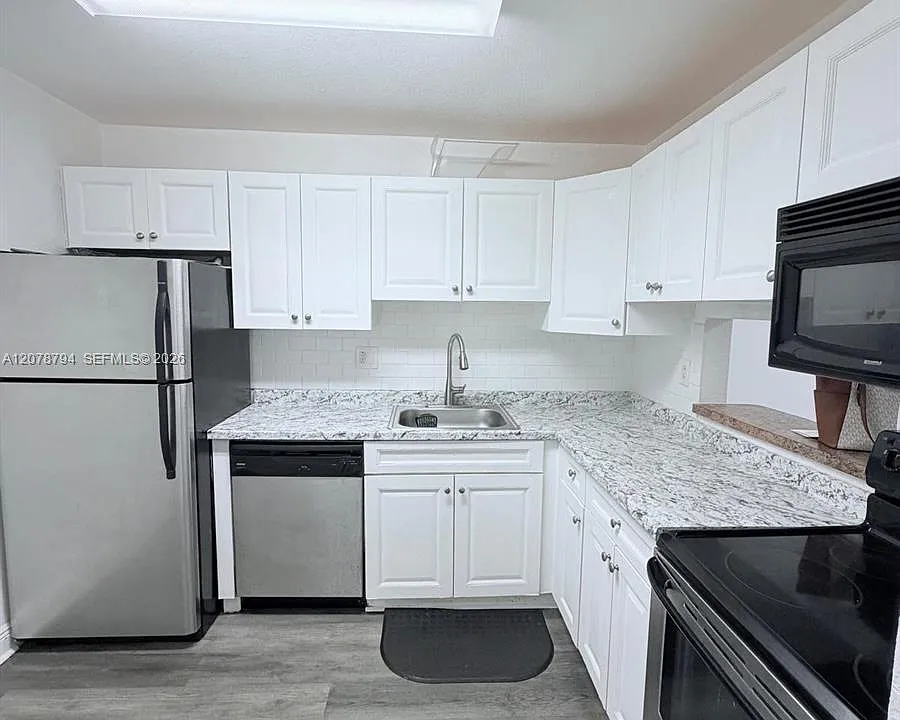5201 Geneva Way #311