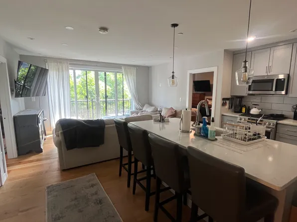 10 Everett St #302, Boston, MA 02128