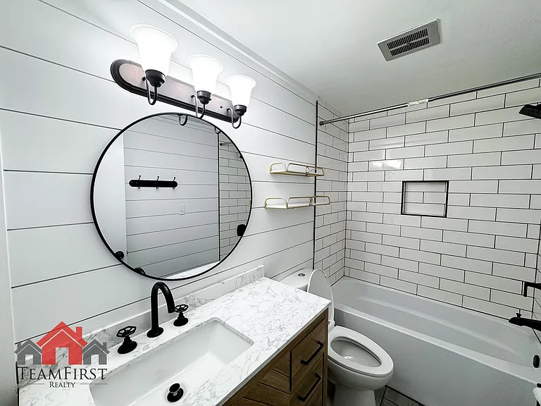 1446 Pilgrim St — Photo 18