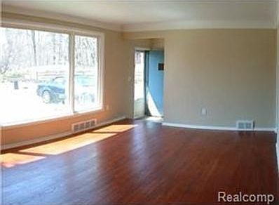 3rd image of 36072 W Chicago St