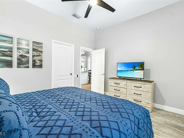 2601 SW 39th Ter — Photo 15