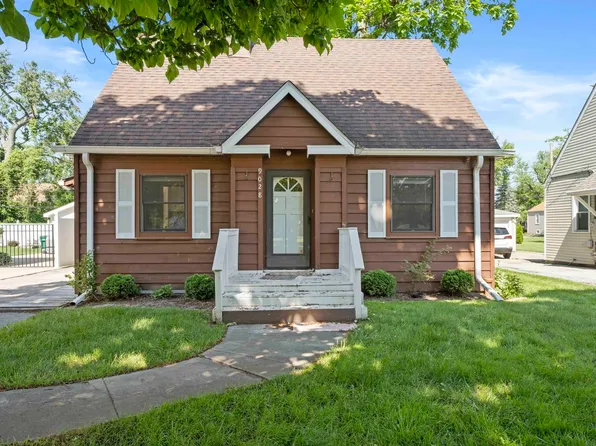 9028 W Delaware Pkwy, Munster, IN 46321