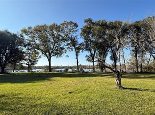E Taylor Lake Cir, Livingston, TX 77351