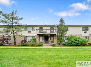 904 Cricket Ln, Woodbridge, NJ