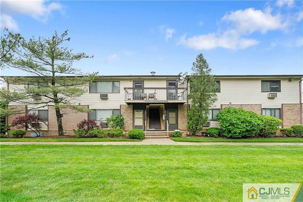 904 Cricket Ln photo 1