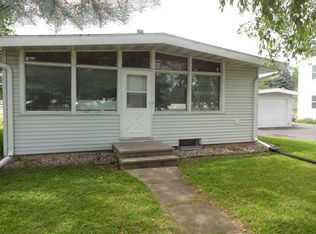 1099 Gillingham Rd, Neenah, WI 54956