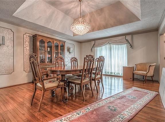 3rd image of 401 Avila Cir