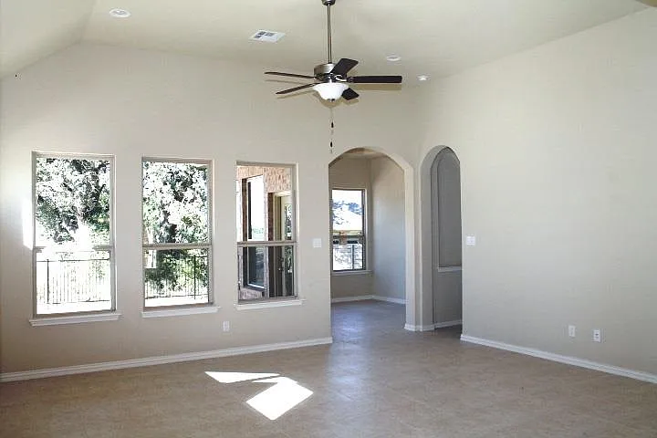 152 Belford St — Photo 9