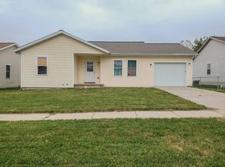 21 Fuller Ct, Bloomington, IL 61705