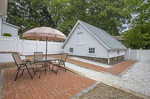 2nd image of 17 Guild St