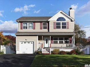 223 Livingston Ave, Babylon, NY 11702